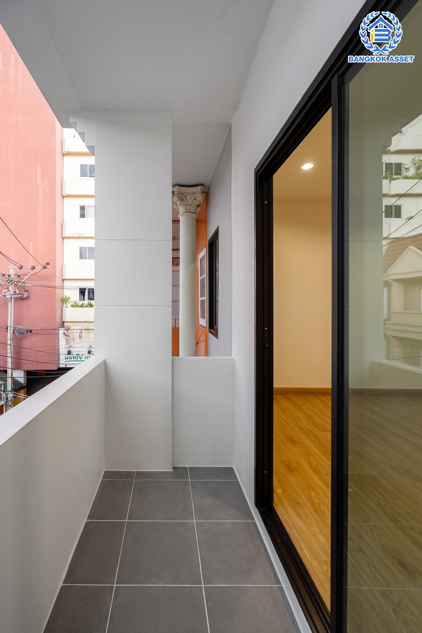 บ้านมือสองตกแต่งใหม่ ม.ซอยเรวดี58 รัตนาธิเบศร์ ทาวน์โฮม 3 ชั้น เนื้อที่ 19 ตร.ว. ฟังก์ชัน 4 ห้องนอน 3 ห้องน้ำ 1 ที่จอดรถ พร้อมตอบโจทย์ทุกการเข้าอยู่ บนทำเลเดินทางสะดวก เข้า-ออก ได้หลายเส้นทาง ใกล้เซ็นทรัลรัตนาธิเบศร์ และรถไฟฟ้าสายสีม่วง "สถานีบางกระสอ"